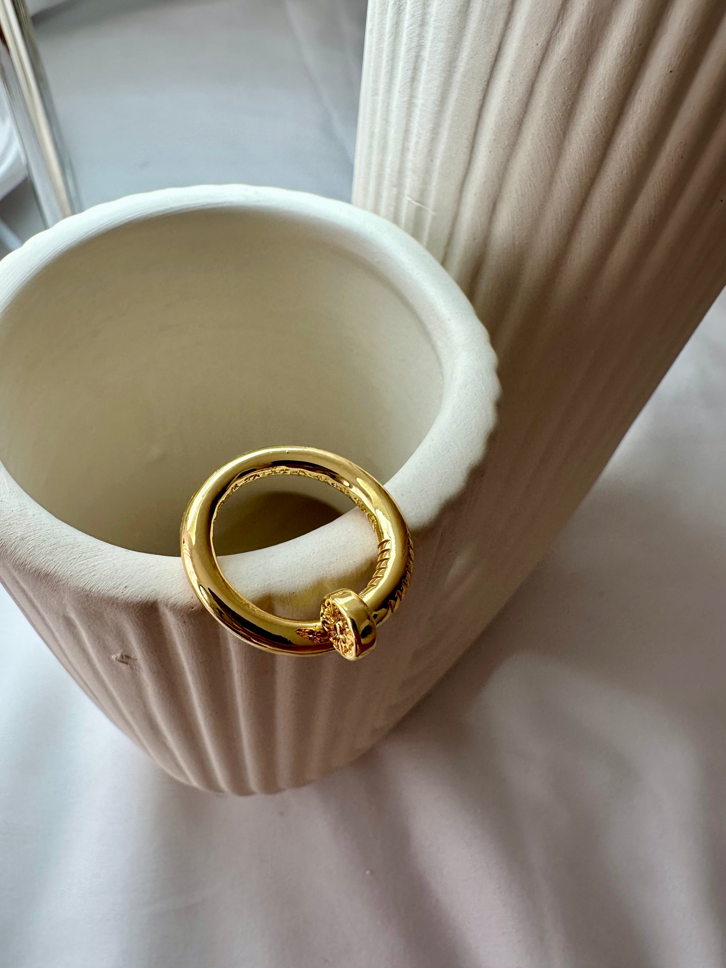 Anillo Clavo