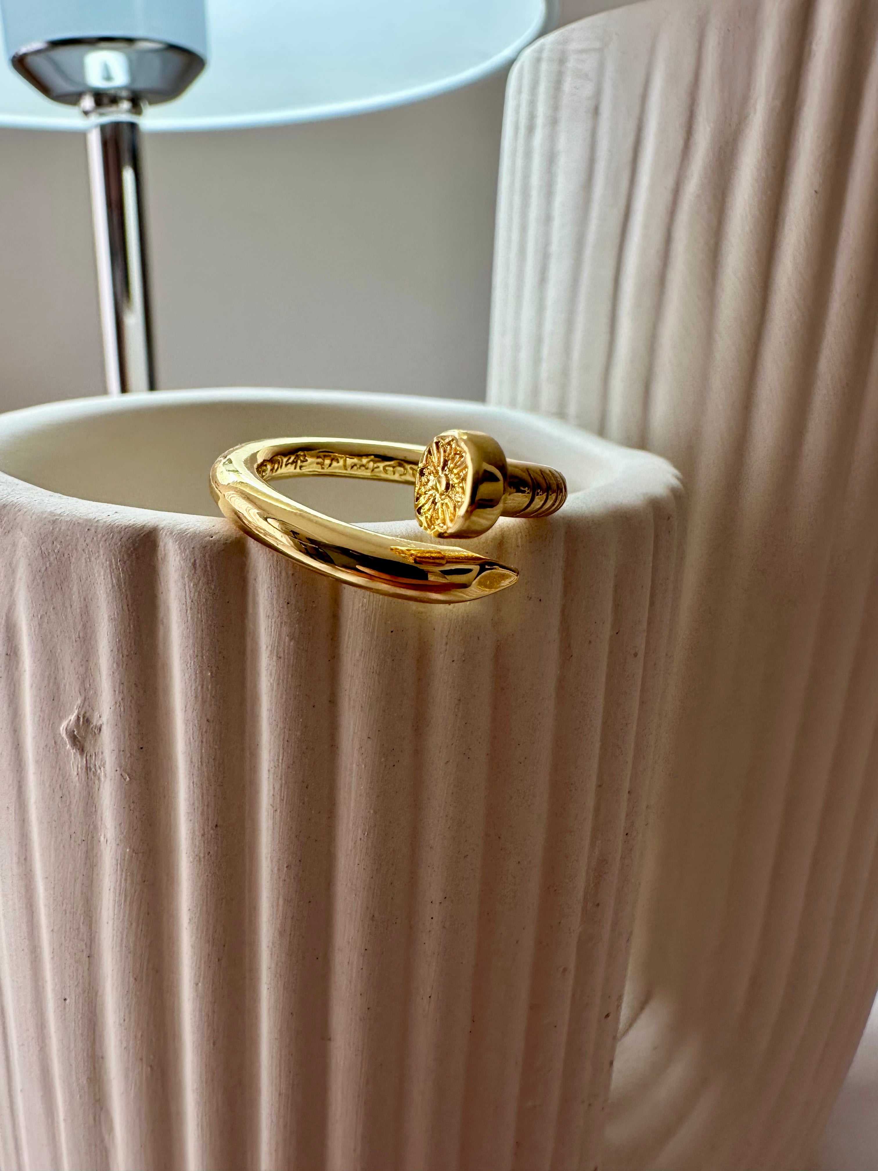 Anillo Clavo
